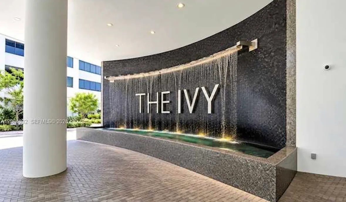 1 bed, 814 sqft, $2,750 — Photo 2