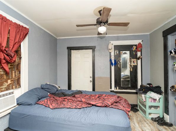 des-moines-iowa-251547626 picture