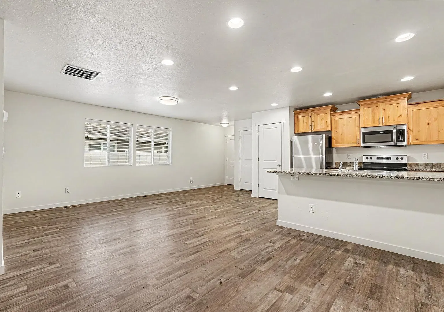3 Bedroom, 2 Bath Home w/2 Car Garage in Desirable Nampa Location! — Photo 3