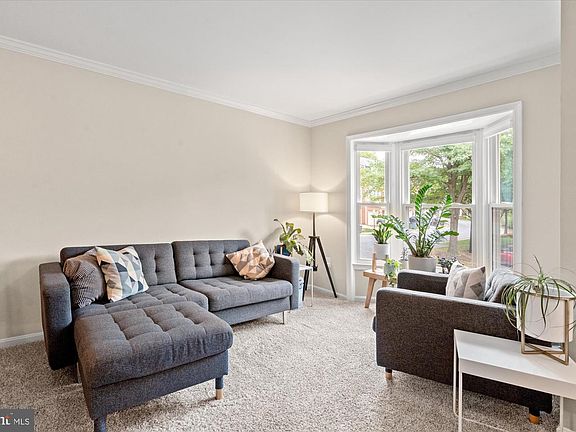 2nd image of 32 Carriage House Cir