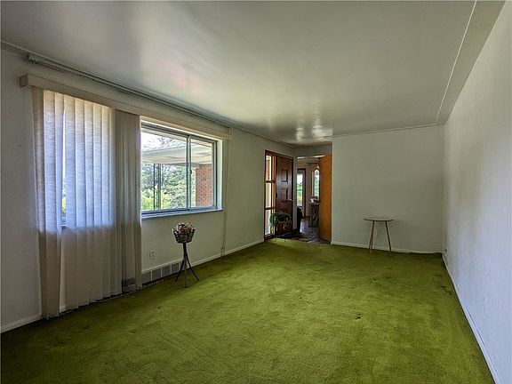 3rd image of 323 Forest Dr