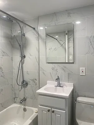 Rented by Current Real Estate Advisors | media 10