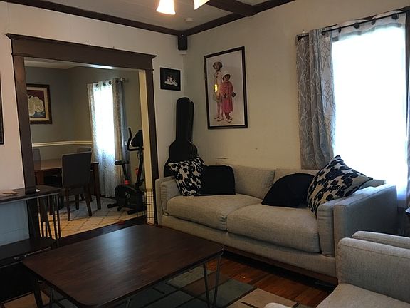 3rd image of 335 N Prairie Ave