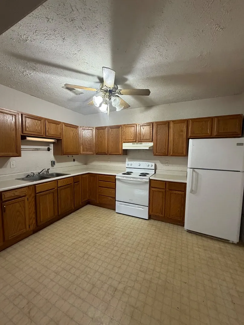 101 W Main St - 101 Unit A — Photo 3