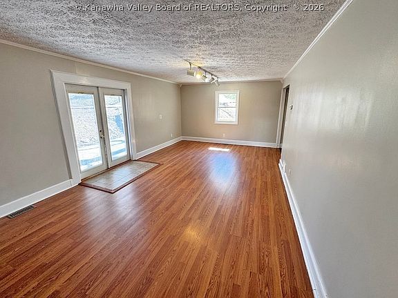 5th image of 70 Chestnut Rd