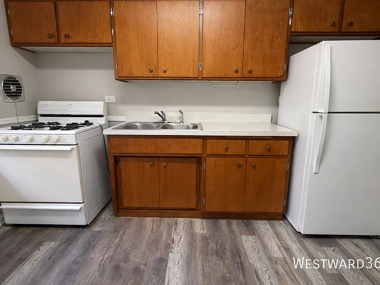12413 Maple Ave #5 — Photo 5