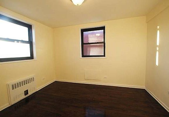 4th image of 433 Throop Ave #3E
