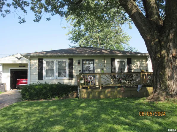 1203 1/2 S 12th St, Pekin, IL 61554