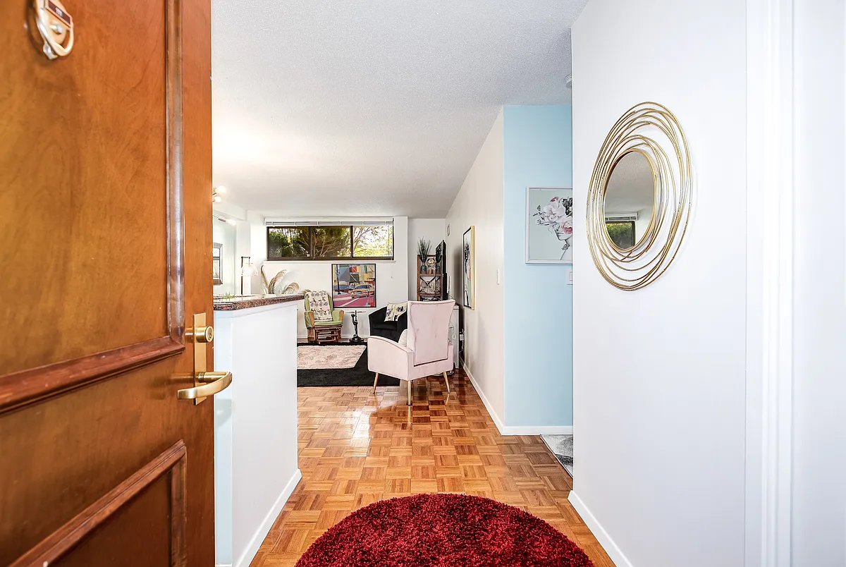 Building Photo - 7111 Woodmont Ave #111