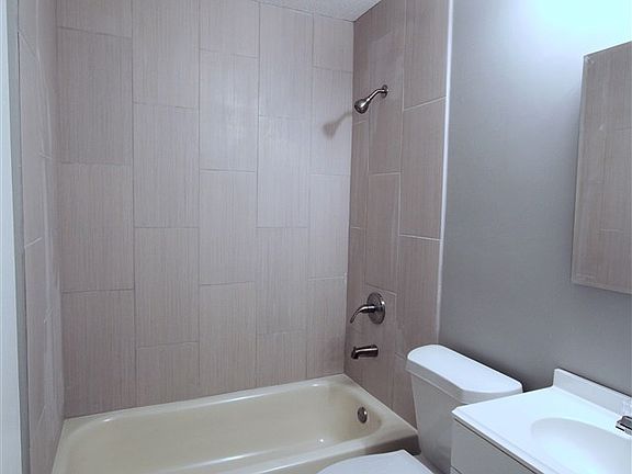 4th image of 5025 Southington Ave