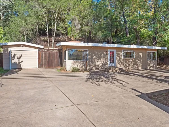 815 Dry Creek Road, Healdsburg, CA 95448