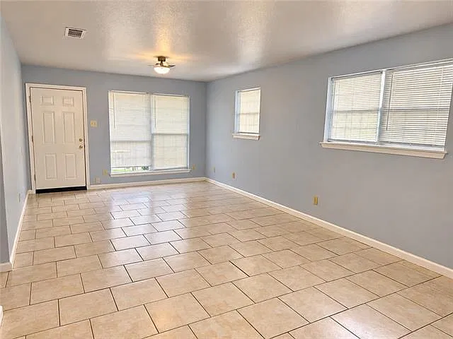 2 bed, 1.0 bath, 1000 sqft, $1,400 — Photo 3