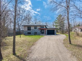 166 Golf Course Rd, Laurentian Valley, ON K8A7B3