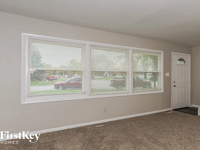 3704 Homecomer Dr — Photo 3