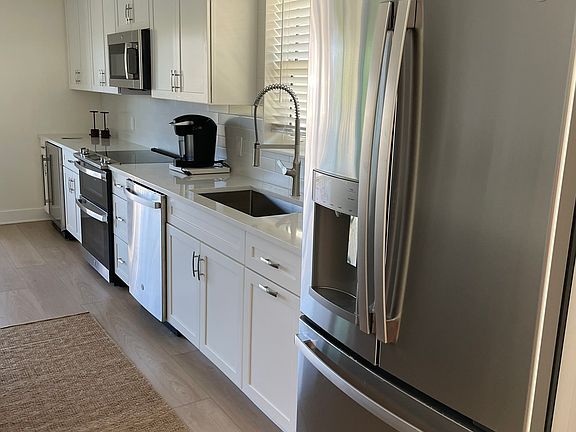 3rd image of 1910 Gulf Shore Blvd N APT 211