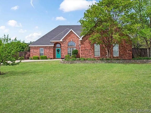 4th image of 85 Brooke Ln