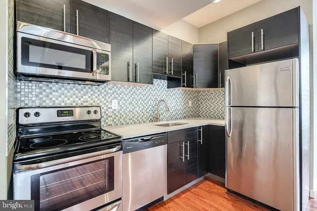 1 bed, 1.0 bath, 3992 sqft, $1,895 — Photo 2