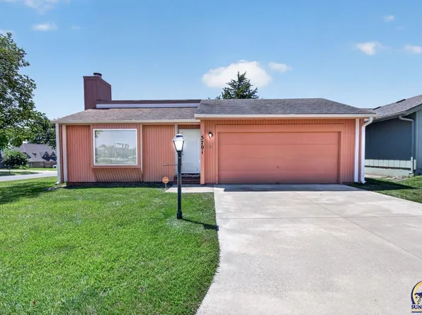 5701 SW Arrowhead Ct, Topeka, KS 66614