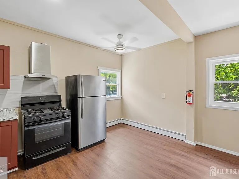 1648 Essex St #1 — Photo 17