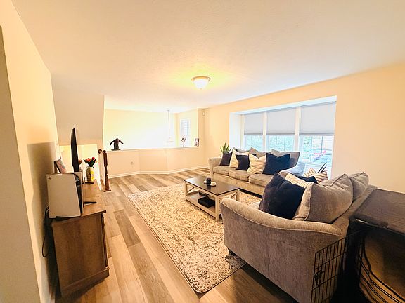 4th image of 122 Broadstone Dr