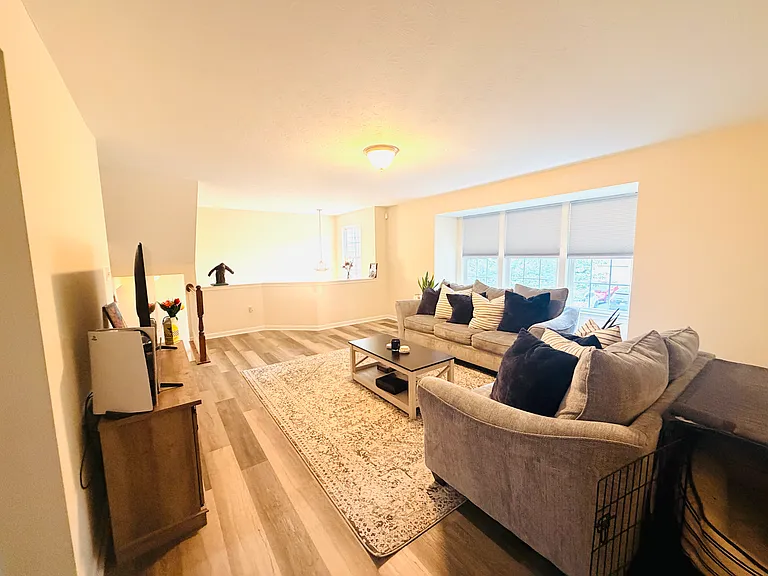 122 Broadstone Dr — Photo 4
