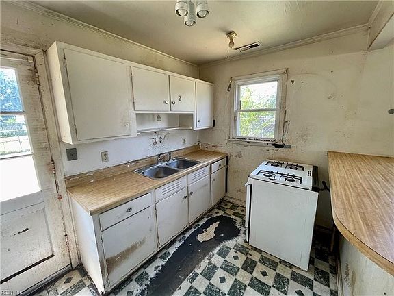 4th image of 7305 Orcutt Ave