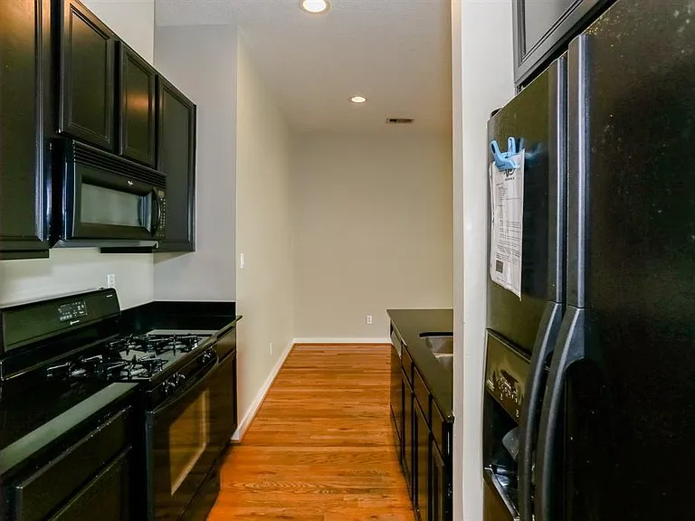 4030 Center St — Photo 10