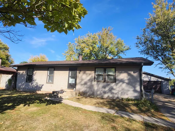 809 Iroquois Ave, Rockford, IL 61102