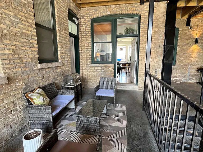 351 W Oak St #104 — Photo 8