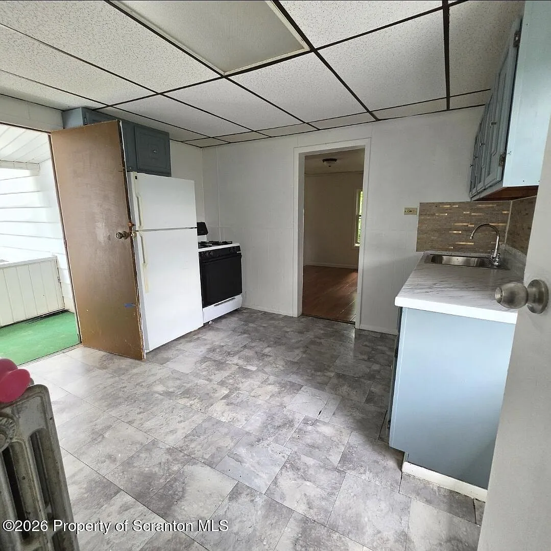 1 bed, 1.0 bath, 900 sqft, $1,050 — Photo 1