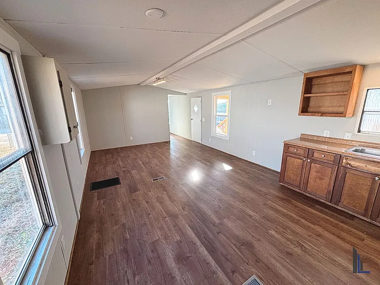 105 Cypress St — Photo 3