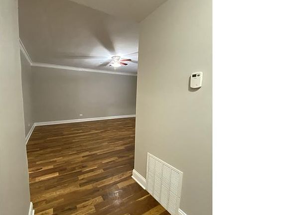5th image of 3150 W Franklin Blvd #1