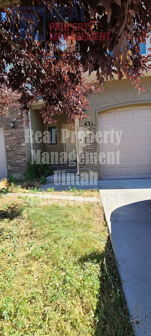 3 Bedroom 2.5 Bathrooms Town Home — Photo 1