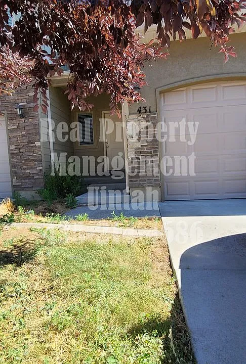 431 E Gray Fox Ln
