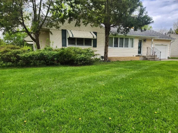 911 S Powell Rd, Essexville, MI 48732