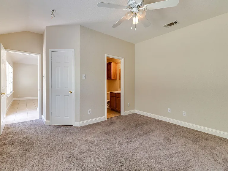 4033 Carver Ct — Photo 9
