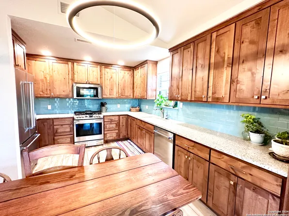 105 WEST ST, Comfort, TX 78013