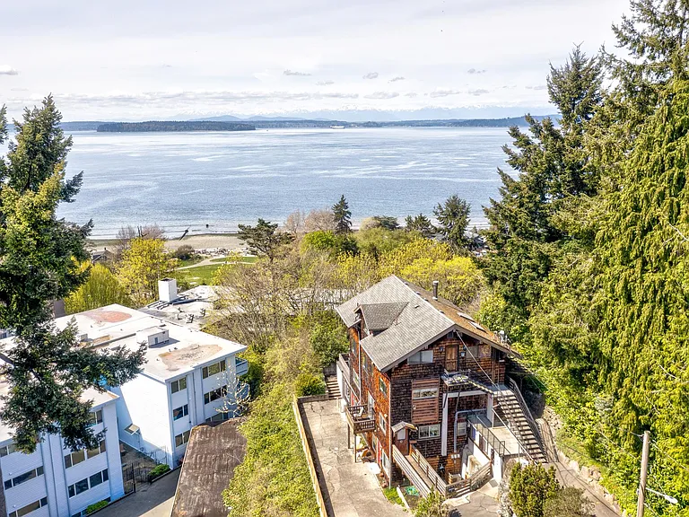 7013 Seaview Ter SW #B — Photo 3
