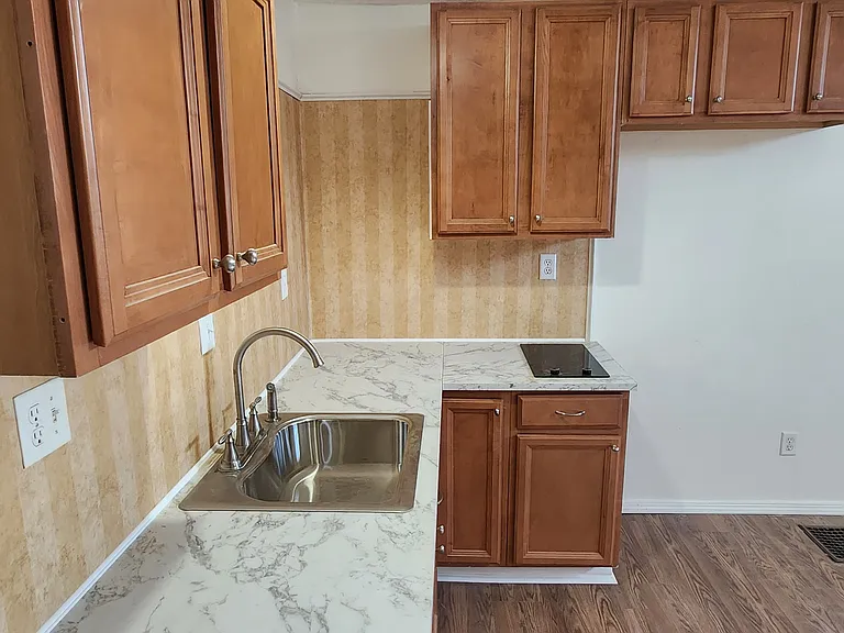 2101 N Ball Ave — Photo 12
