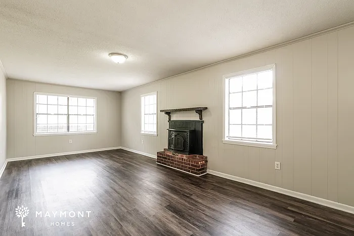 5 bed, 2.0 bath, 2100 sqft, $1,825 — Photo 4
