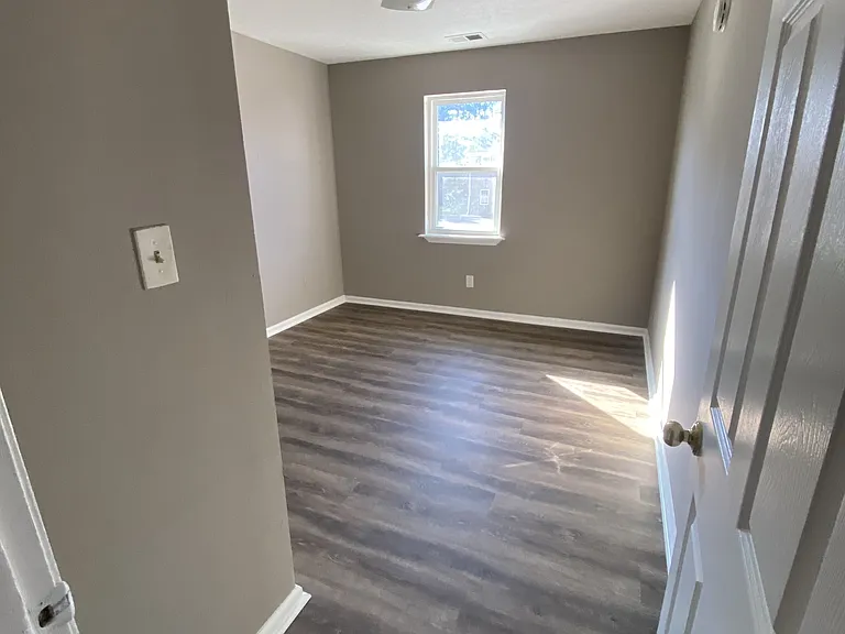 979 Bryant Way — Photo 2