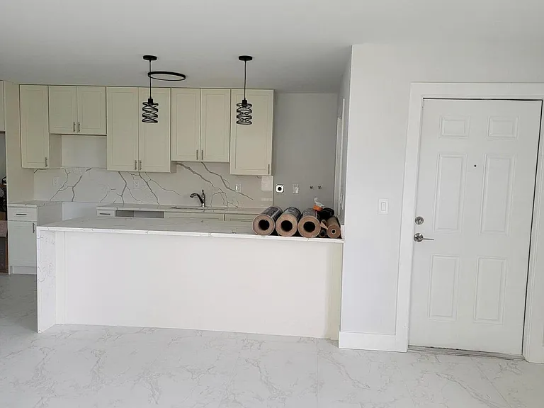 240 SW 7th St #9 — Photo 3