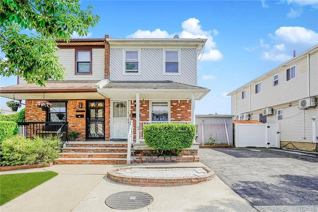 16 Cheryl Ave photo 1