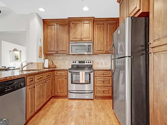 3rd image of 2255 Peachtree Rd NE Unit 520