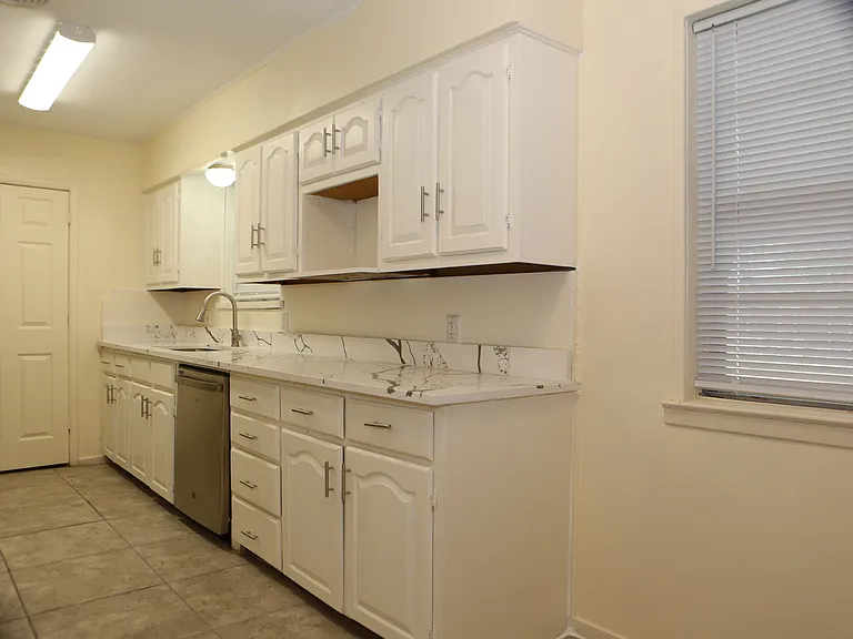 1301 Bandera Ln — Photo 24
