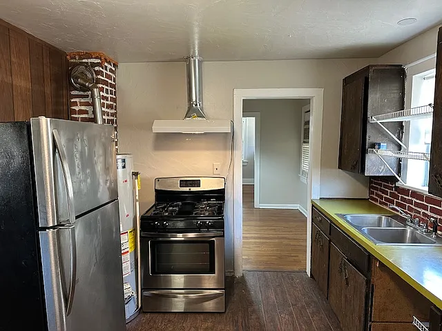 1616 Linden St — Photo 5