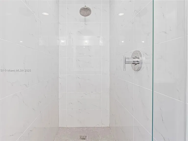 16385 Biscayne Blvd #404 — Photo 13