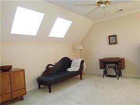 4th image of 5668 NE Northgate Pl