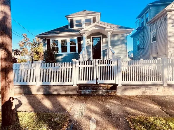 130 N County St, East Providence, RI 02914