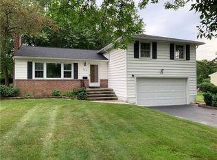 115 Dunrovin Ln, Rochester, NY 14618